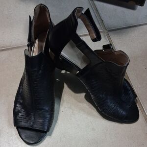 Adrienne Vittadini Black Peep-Toe Heels